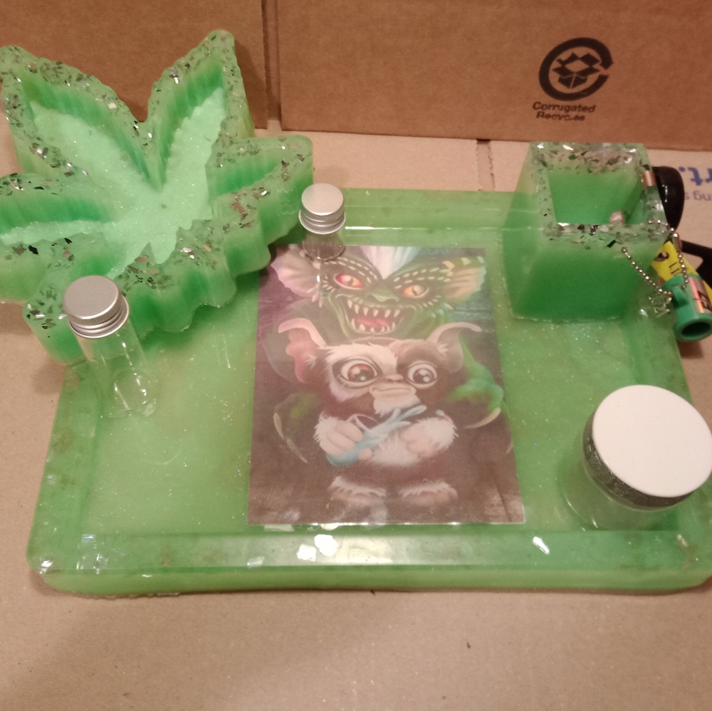 New glow in the dark gremlins rolling trays